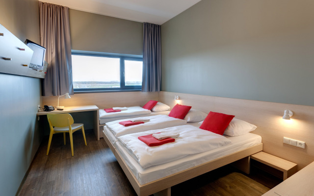 MEININGER Hotel Berlin Airport