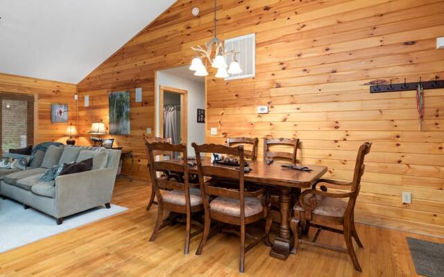 Retreat at Wintergreen Pool Access Grill