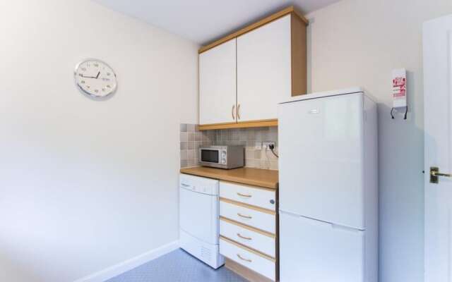 2 Bedroom Flat In Edinburgh