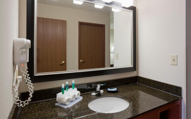 Holiday Inn Express & Suites Bloomington - MPLS Arpt Area W, an IHG Hotel