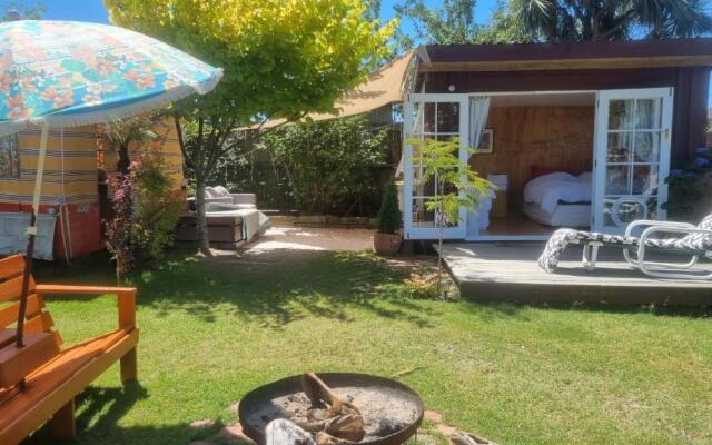 Delightful 1 bedroom tiny house, with retro Poptop