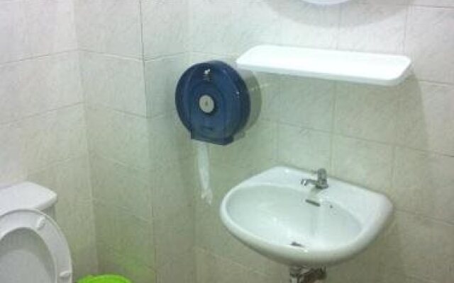 Be Beez Cafe and Guesthouse