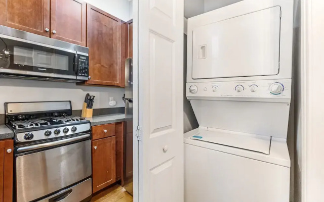 Spacious Apartment Downtown