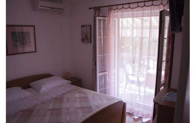 Apartments and Rooms Pende