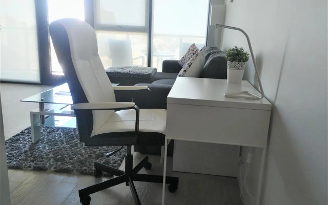 Luxury skyline condo in downtown FREE 24/7 parking