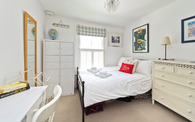 Family Home in Battersea by Underthedoormat