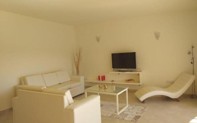 Impeccable 2 bed Penthouse