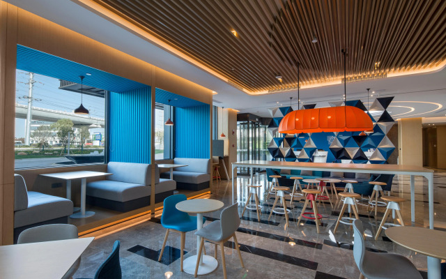 Holiday Inn Express Shanghai Kangqiao by IHG