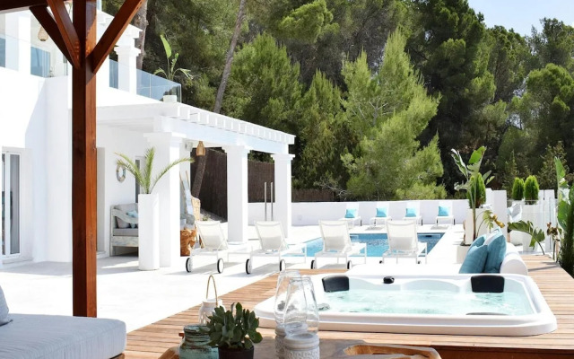 Magnificent Villa With Heated Pool