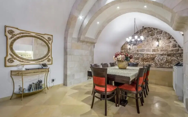 Western Wall Luxury House