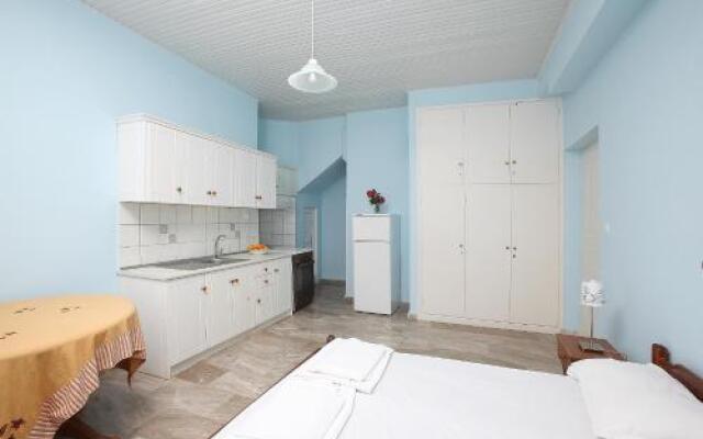 Alexandros Apartments