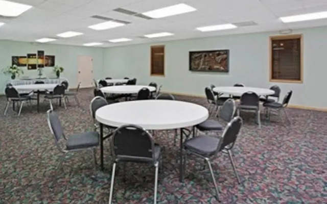 Days Inn & Suites by Wyndham Golden/Denver West