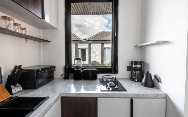 Sebelas Apartments by EVDEkimi