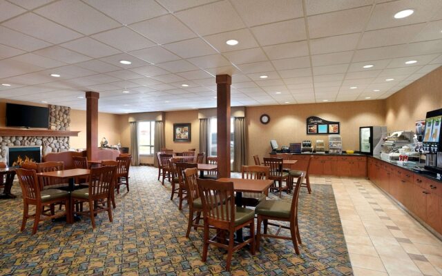 Days Inn & Suites Strathmore