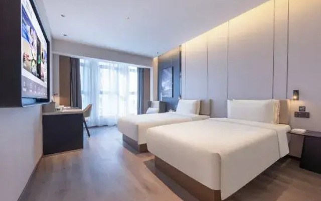 Atour Hotel Xinxiang East Station Pingyuan Road