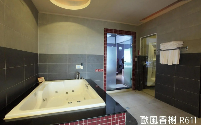 Regale Villa Hotel