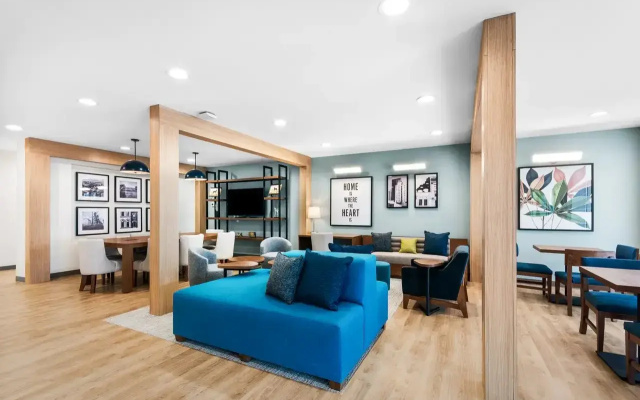 Everhome Suites Lexington - Horse Park