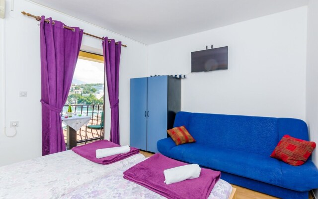 Apartments & Rooms Mihajica
