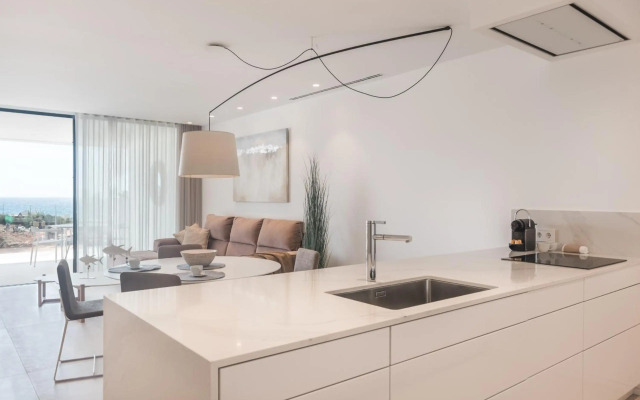 Infinity 1-2 LUXE PARTIAL SEA VIEW 2B