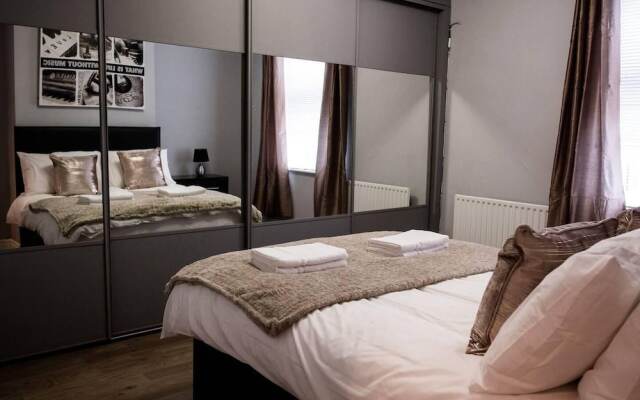 Inspired Stays- Close to City Centre- 4 Bed House!