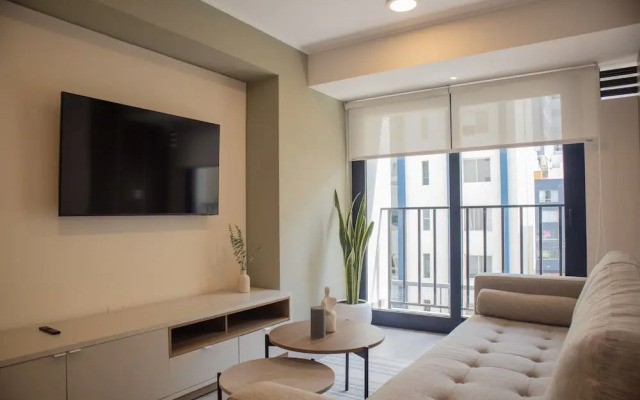 w Wonderful 1BR w Balcony in Miraflores