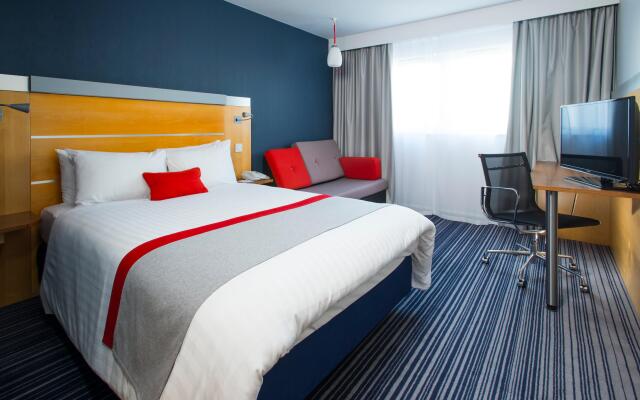 Holiday Inn Express London-Epsom Downs, an IHG Hotel