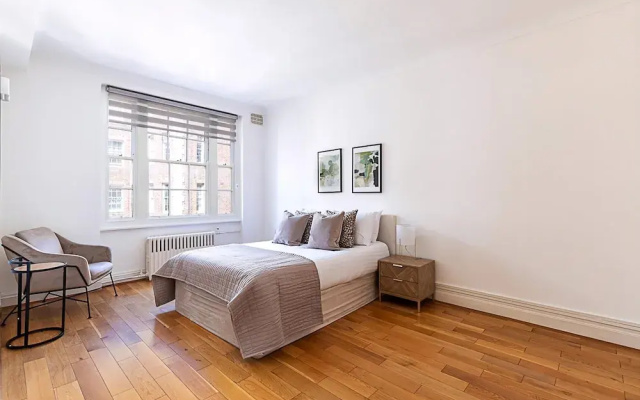 Modern 2 Bedroom Flat Near Queensway