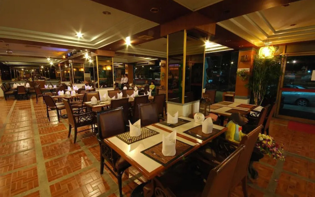 Lopburi Inn