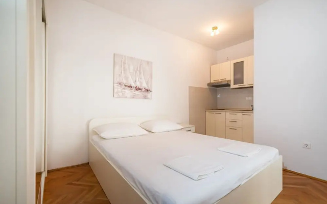 Studio Apartments Near Center 1