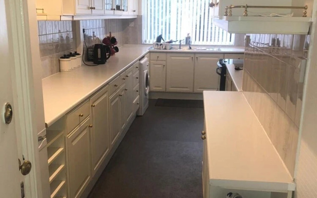 The 5 bed House With Spacious Rooms and Lounge