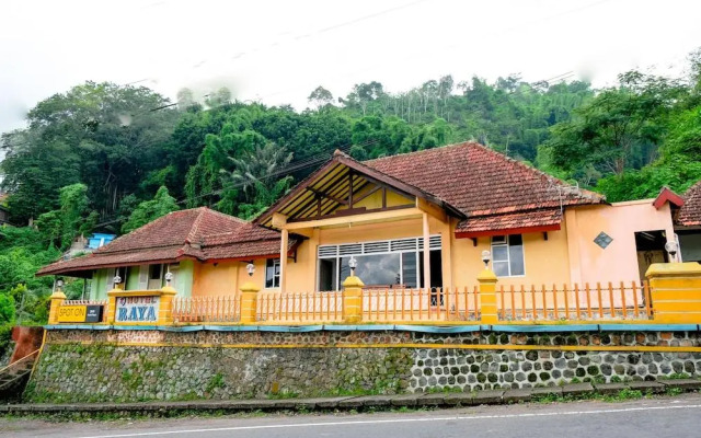 Hotel Raya by OYO Rooms