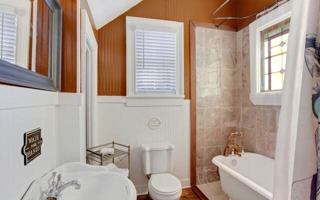 1202 Savannah - 4 Br Home
