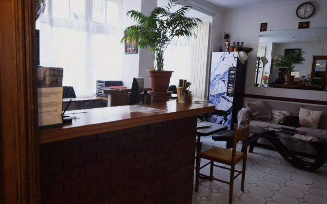 Anya Hotel