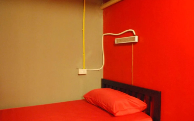 Let It Bee Econo Hostel