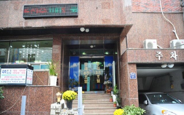 Dongrae Oncheon Hotel