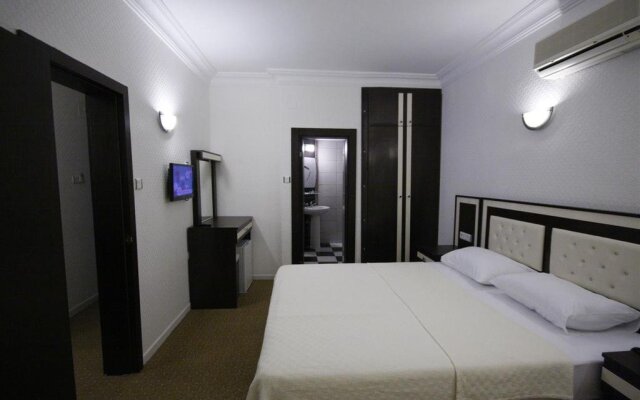 Grand De-liban Hotel