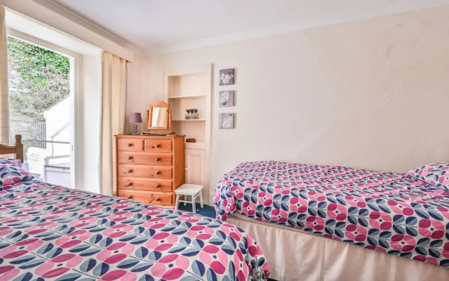Harbourside Apartment in the Centre of Looe