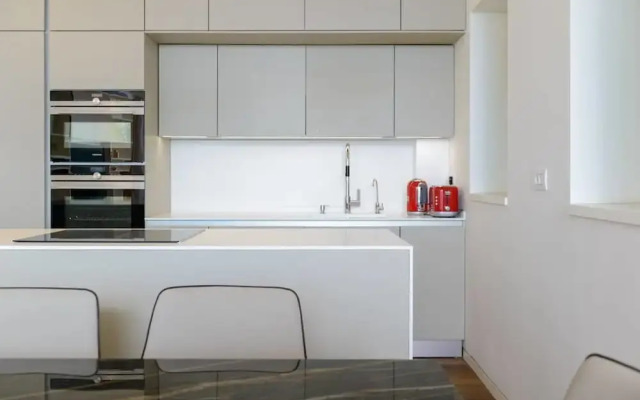 Luxury 2BR on the water by HolyGuest