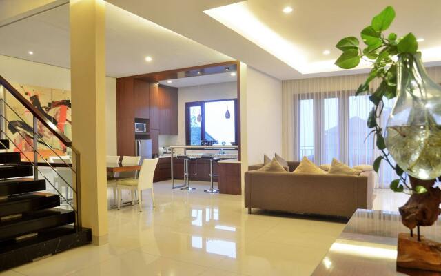 BreezeBlows City View 5BR with Pool + Familly Room