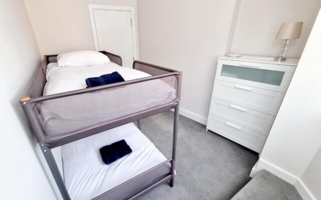 Modern Maisonette 2 Bedrooms Newly Renovated