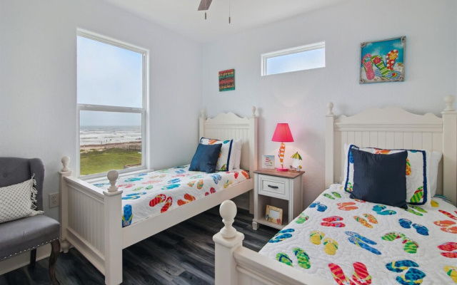 Birds of Paradise by Ryson Vacation Rentals