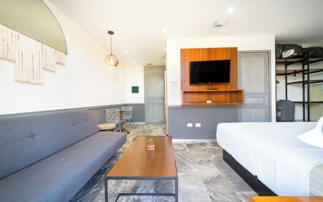 2 BR Condo - Rooftop Ocean View Joy 202