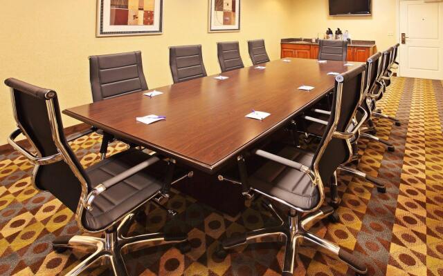 Holiday Inn Express Inn & Suites Searcy by IHG