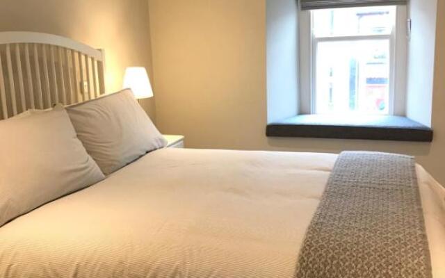 Bush House Accommodation - The Diamond