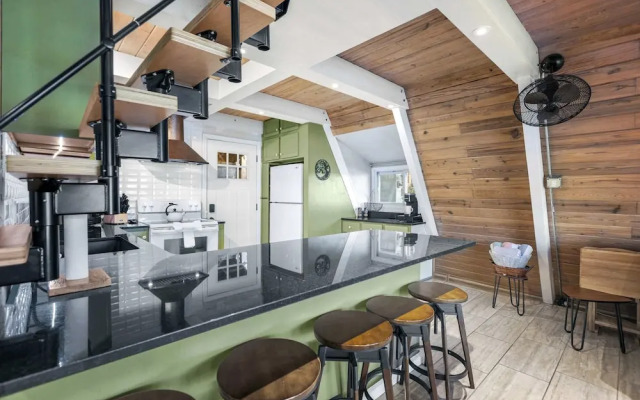 Sunrise Oasis - Enjoy Lakefront Living