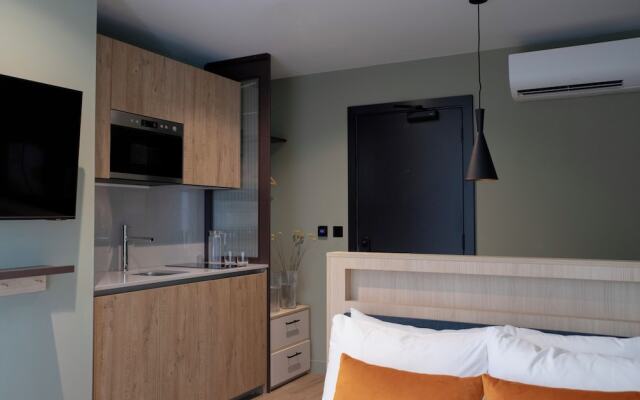 Bob W Tower Hill Studios