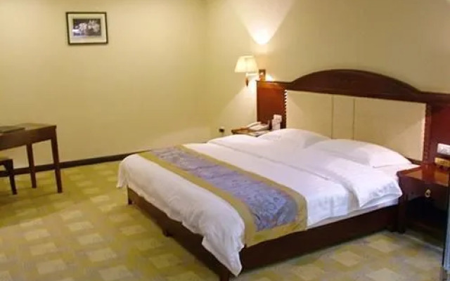 Qinzhou Lingshan Zhengjiu Hotel