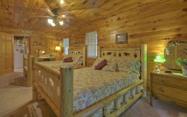 Snuggle Inn & Treehouse