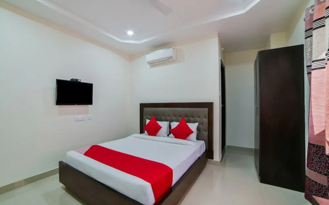 OYO 23589 Crown Palace