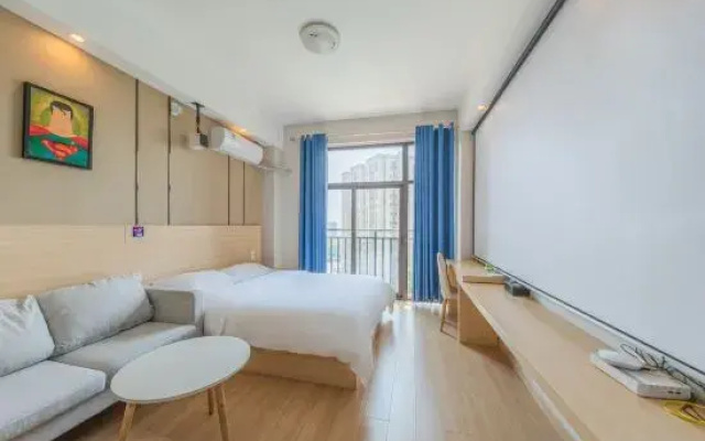 Chongqing Hailan Hotel (University Town Vocational College of Electronic Engineering)